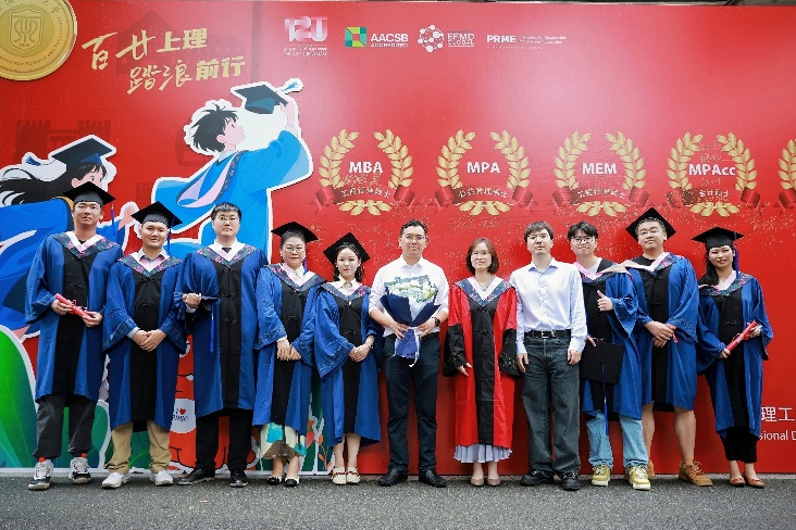 毕业典礼现场图