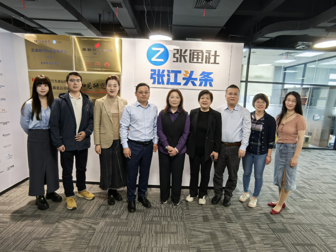 合影留念，共同开启传媒人才培养新篇章