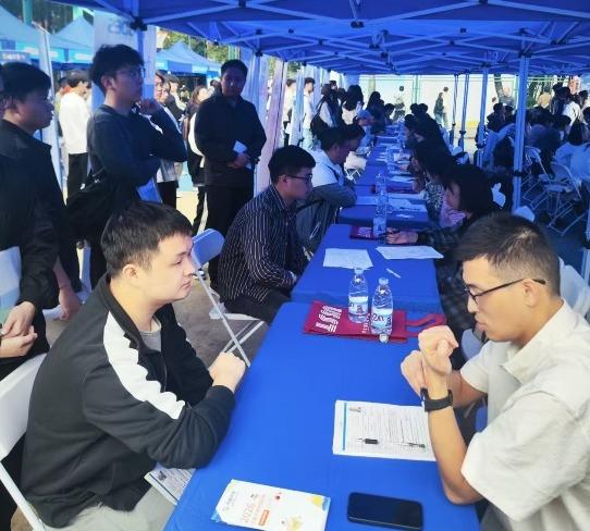 招聘会现场
