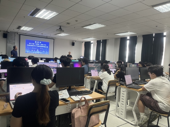学生正在比赛中 学生正在比赛中