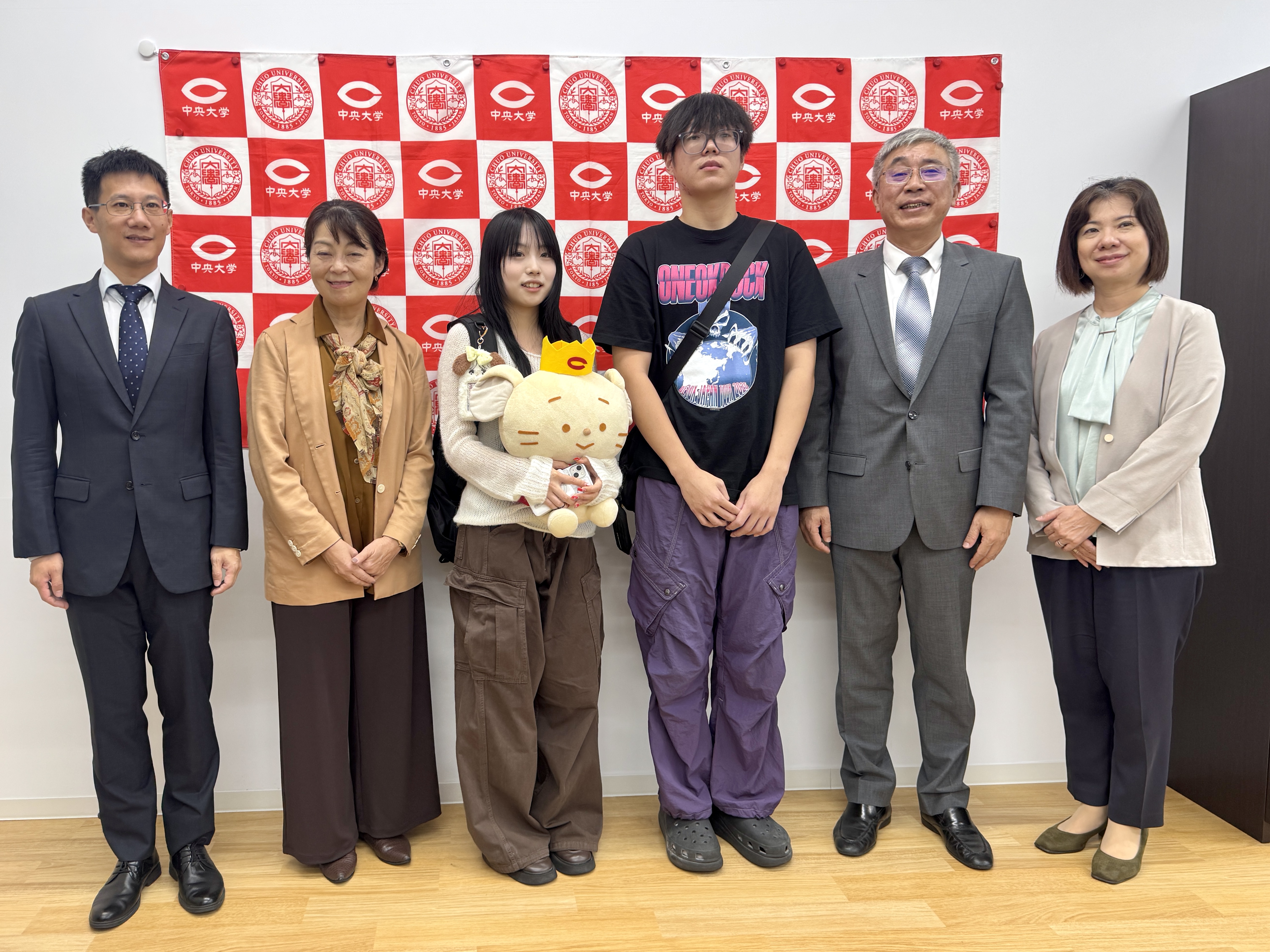 探望浦京官网在中央大学留学学生 探望浦京官网在中央大学留学学生