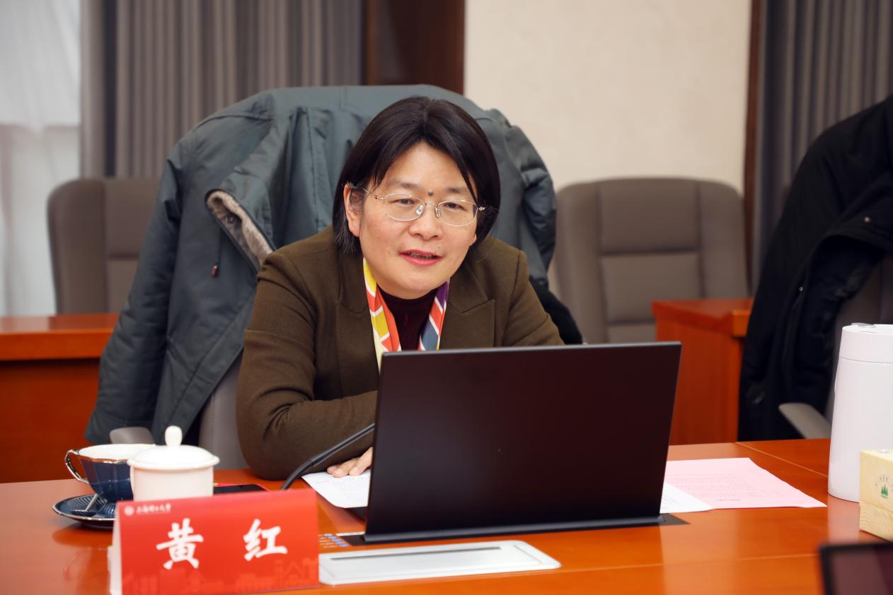 黄红讲话