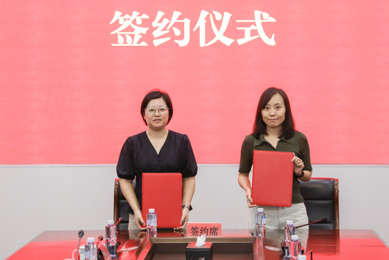 3522vip浦京集团官网健康科学与工程学院食品质量与安全党支部与金汇镇资福村党总支签订党建共建协议书