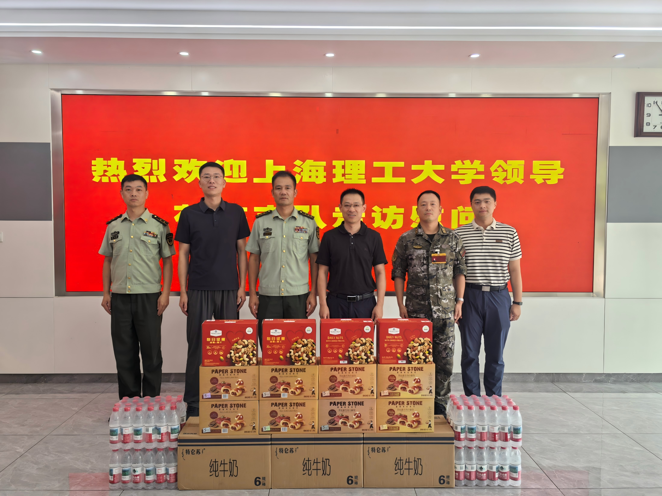 慰问武警某部官兵