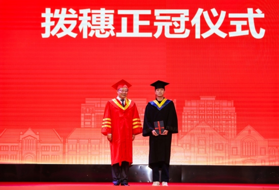 拨穗正冠仪式